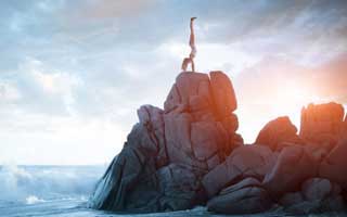 别只盯着爱游戏体育像不像，真正要看的是页面脚本和备案信息